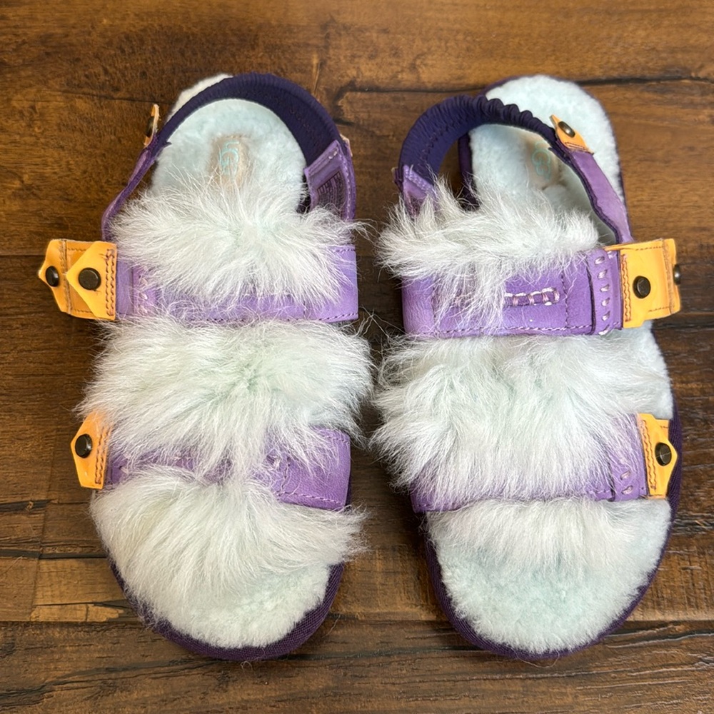 UGG desert dreams collection fuzzy slippers sz 8
